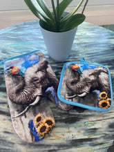 Load image into Gallery viewer, Elephant Dreams Potholder Set